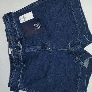 Gap 4" high rise khaki short